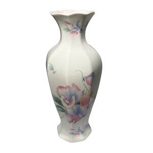 Aynsley Bone China Vase Little Sweetheart Floral Scalloped Edge Butterfly 9"